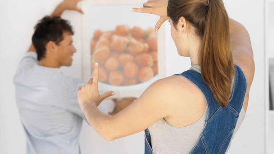 Guía visual para colgar un cuadro al óleo correctamente en la pared del hogar