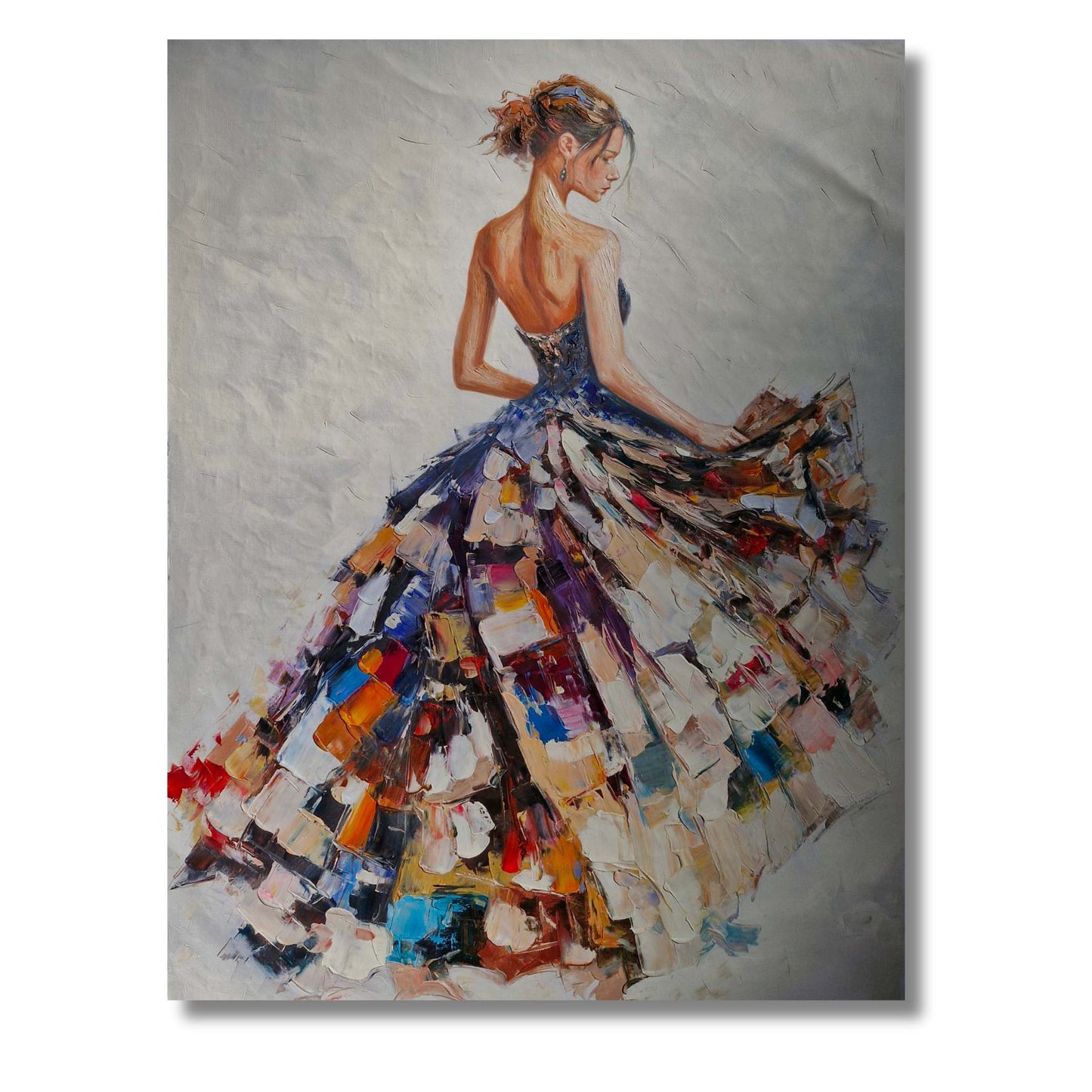 Mujer elegante pintada con espátula