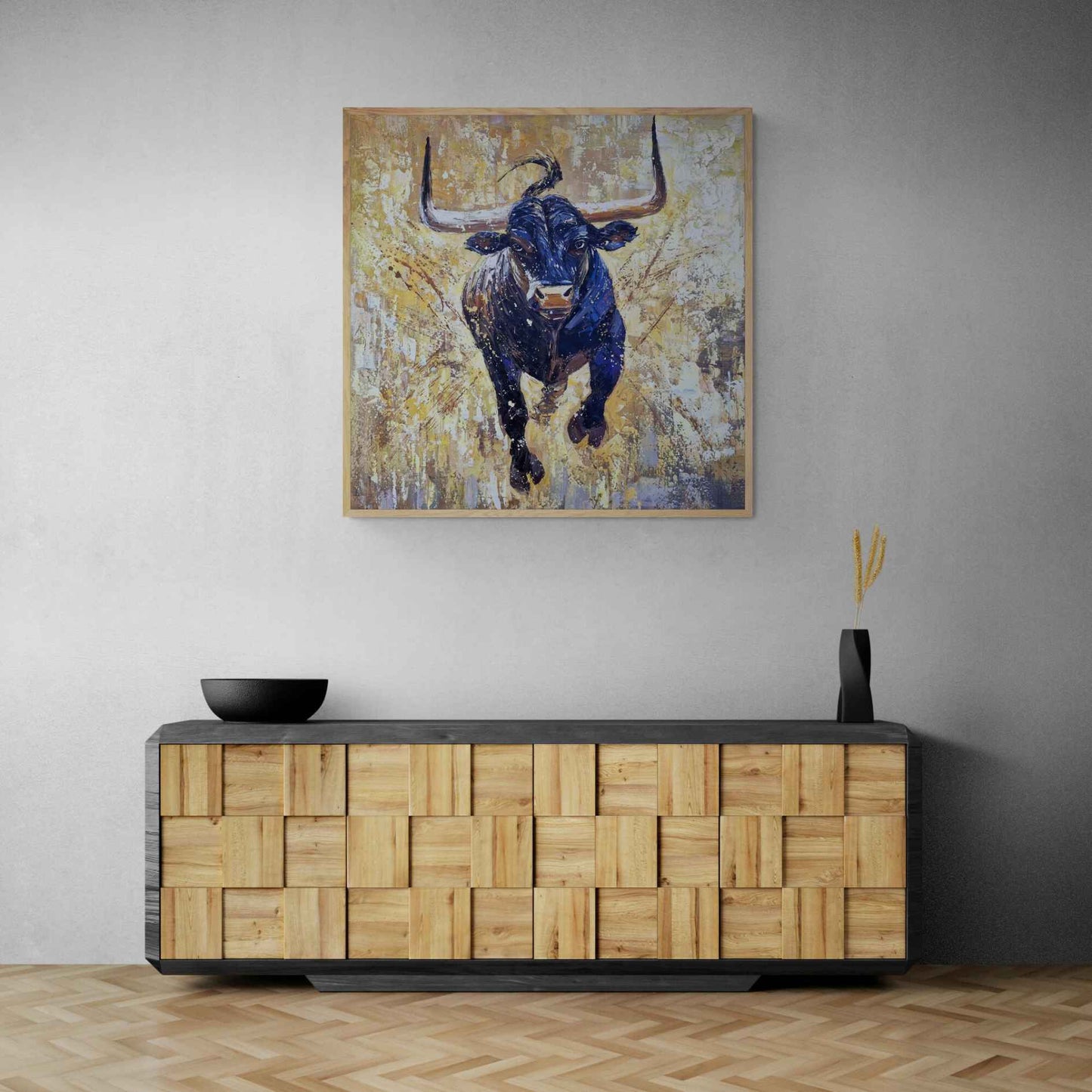 Pintura de toro con fondo abstracto amarillo y pinceladas texturizadas