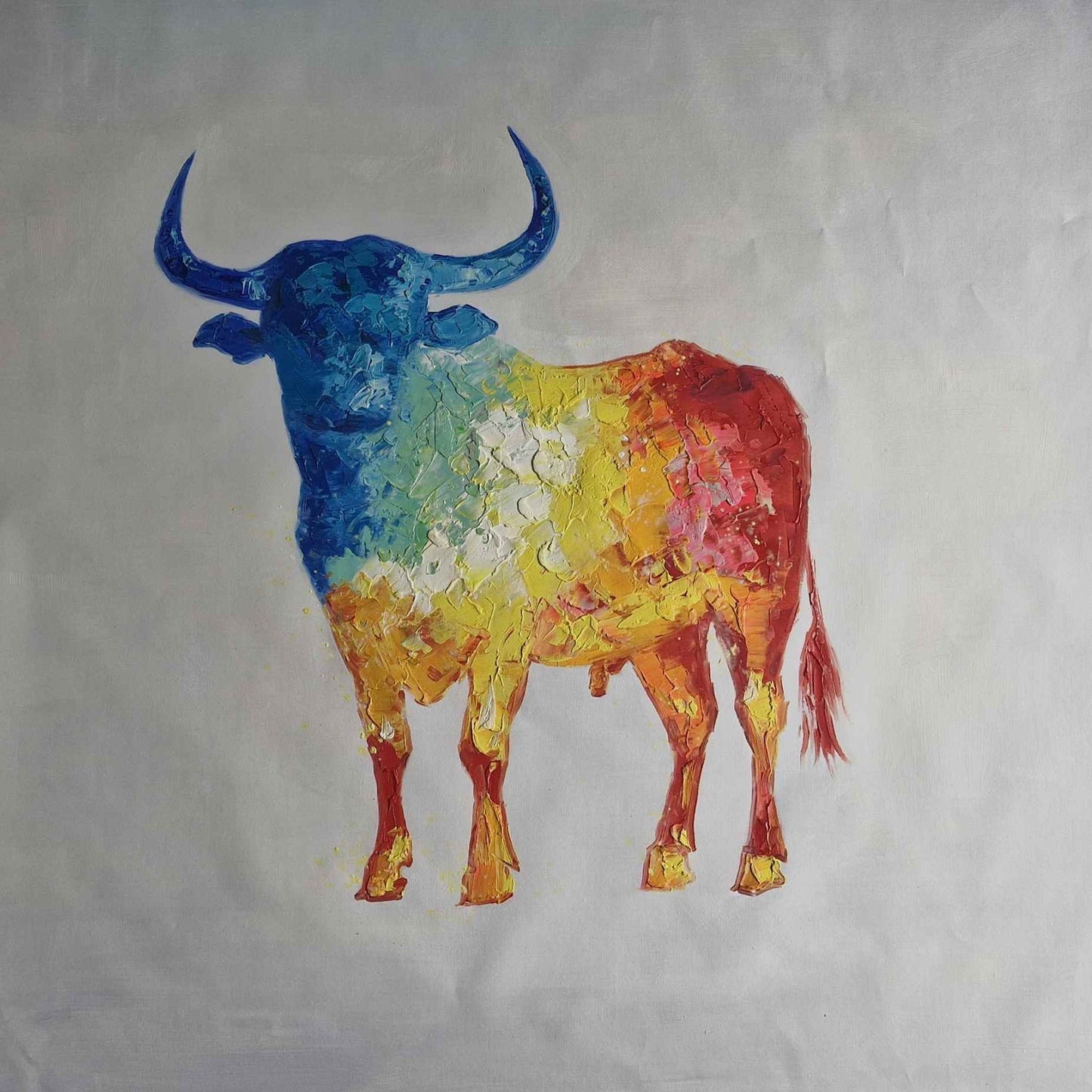 Cuadro decorativo con la figura de un toro expresivo, resaltando su energía con un estilo contemporáneo.