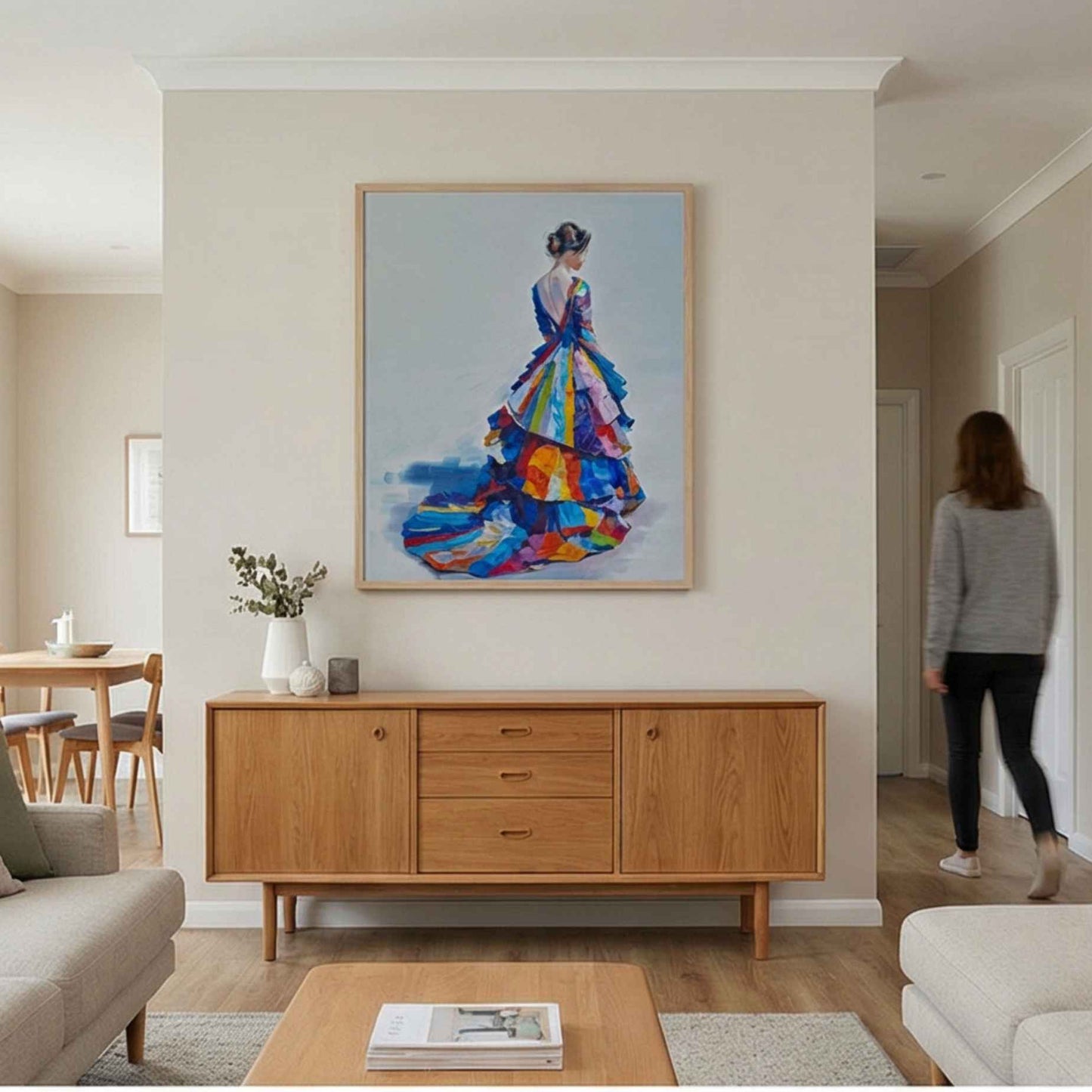 Cuadro vertical hecho a mano con mujer elegante de espaldas