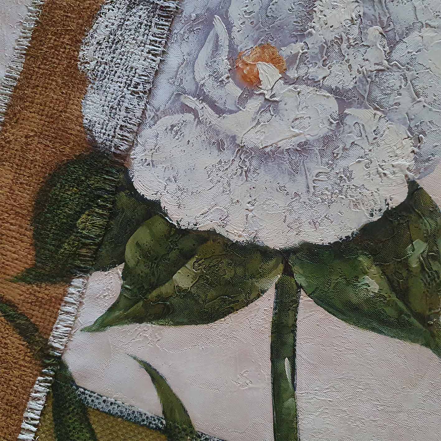 Cuadros modernos con flores blancas pintadas al óleo.